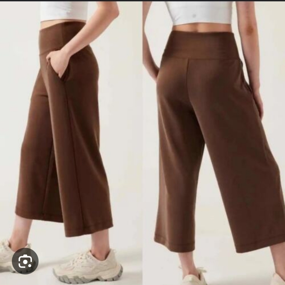 Athleta Seasoft Wide Leg Cropped Pant sz M Mahogany Brown Athleisure Walking
